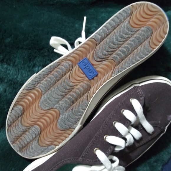 Brown Vans deck shoes.  Size 7.5 - Picture 2 of 4